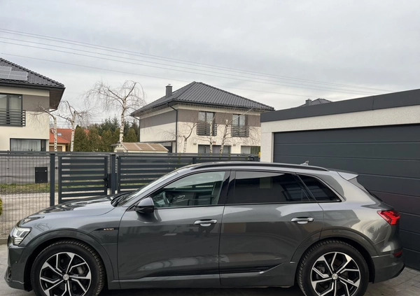 Audi e-tron cena 165900 przebieg: 16000, rok produkcji 2022 z Łódź małe 232
